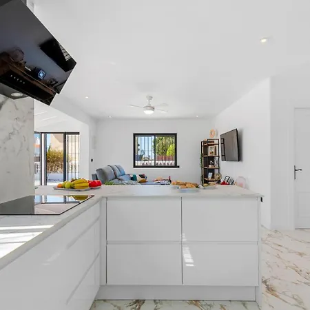 Pura Vida - Plusholidays Ifach